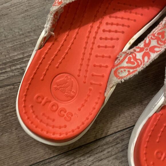 Crocs Size 10 Flip Flops Worn a Few Times - Picture 4 of 6